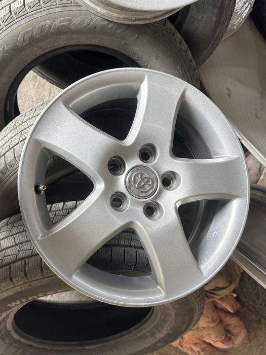 Продам комплект дисков от камри 35 огиринал