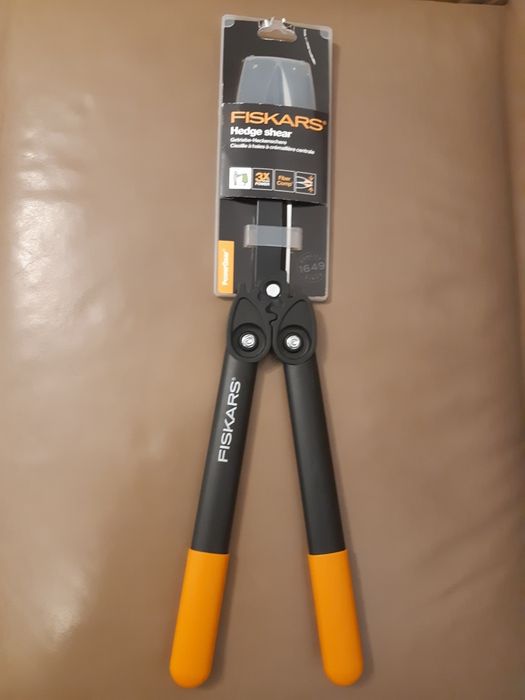 Fiskars foarfeca pentru gard viu