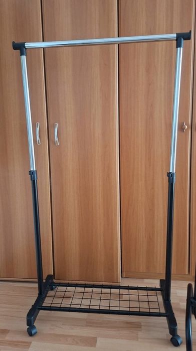 Stendere haine. Metalice si in stare foarte buna. Disponibile in Cluj_Napoca