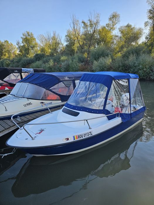 Vand ansamblu complet barca semicabinata, motor  4 t, peridoc, sonar