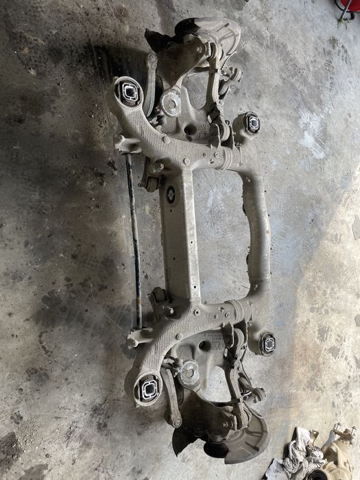 Punte spate dezechipata / Brat / fuzeta BMW f10 f11 seria 5 2012+