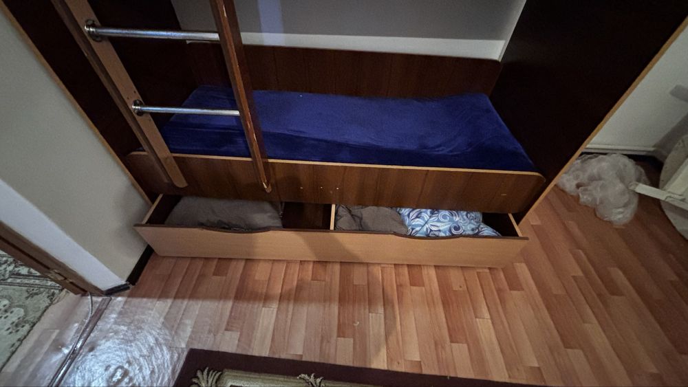 Двухъярусная кровать