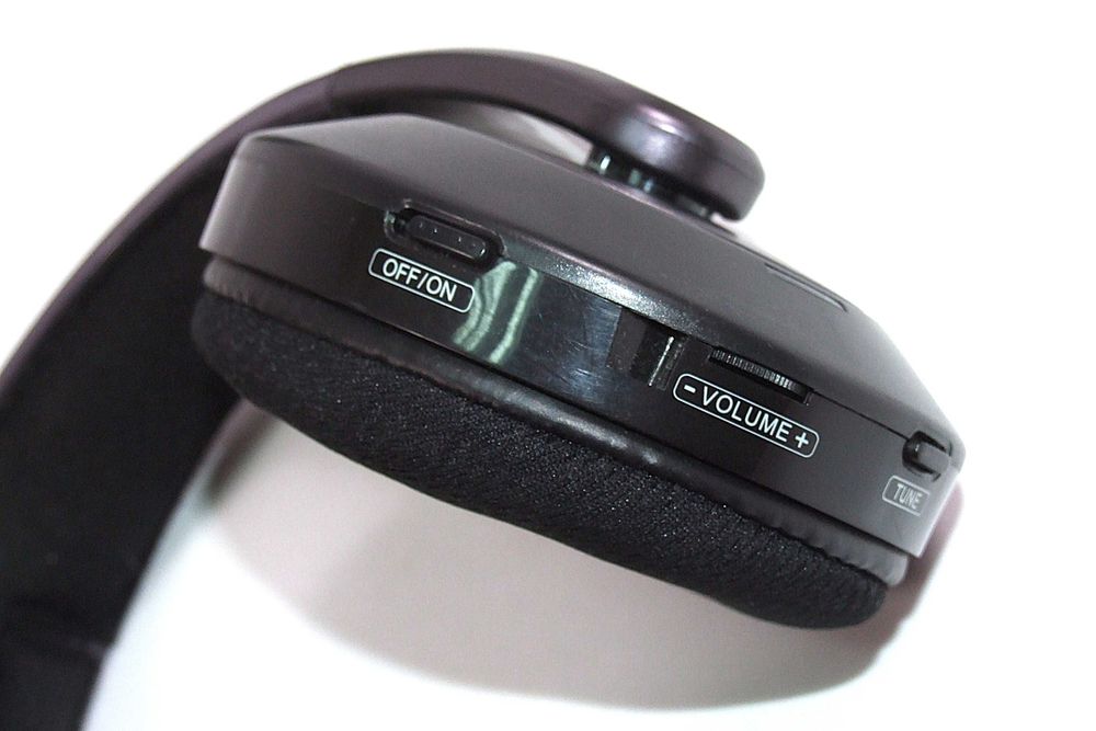 Casti fara fir VIVANCO Aircoustic (statia de incarcare inclusa): auto-tuning, balans si volum, NOI