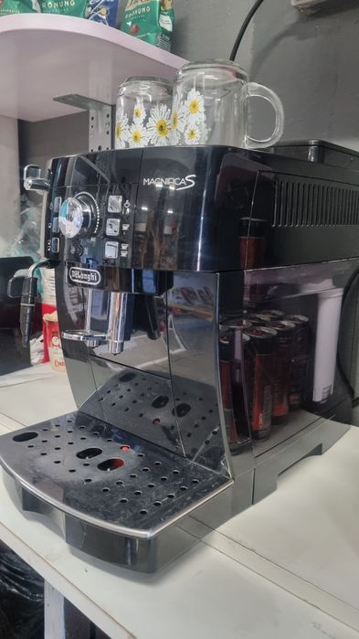 Vand Espresor Delonghi Magnifica automat
