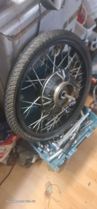 Vând roata bicicleta