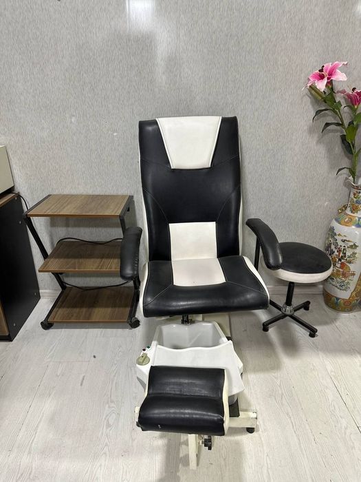 Продаётся мебель из Салона и косметологические аппараты