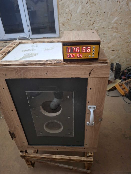 Инкубатор для вывода птицы