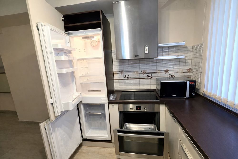 Луксозен тристаен апартамент под наем – 120 кв.м