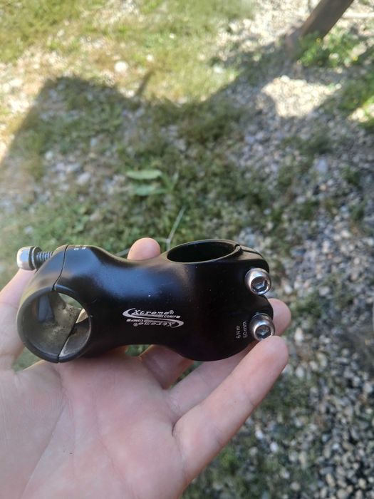 Ghidon si pipa bicicleta bulls