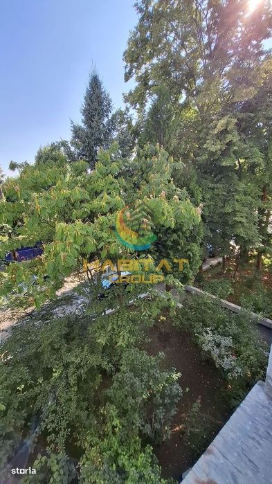 Apartament 4 camere decomandat Resita -  Scoala 129