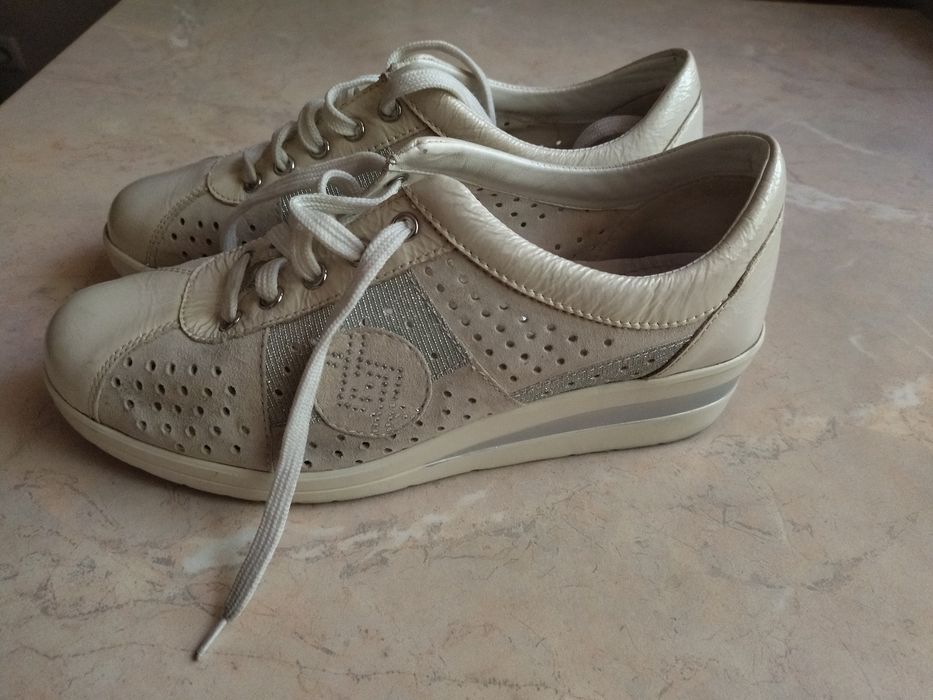 Обувь женская кроссовки