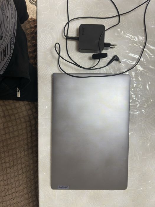 Lenova ideapad 3 noutbuk sotiladi