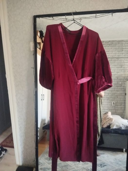 Платья б/у в идеальном состоянии,размеры разные