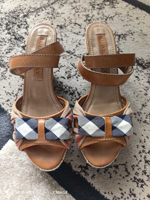 Burberry сандали на платформа