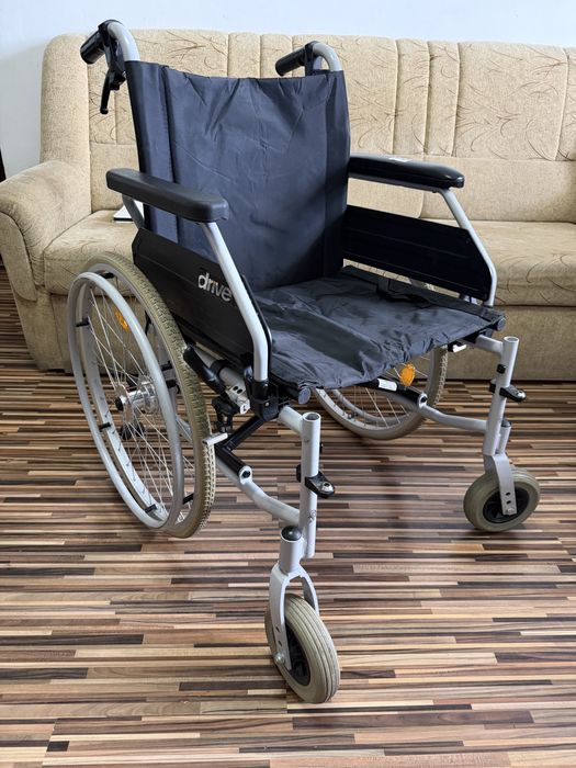 Carut scaun rulant medical handicap dizabilitati batrani (ca nou)