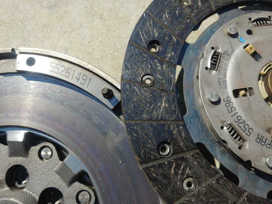 kit ambreiaj volanta masa dubla 55260384 1.6 d multijet  jeep renegade  disc 7 mm  55261491  55261596