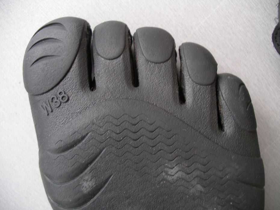 Маратонки   FiveFingers  номер 38