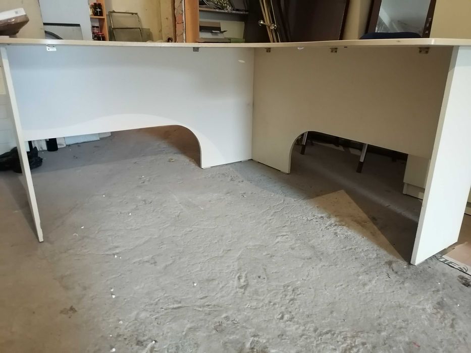 Стол угловой с тумбочкой