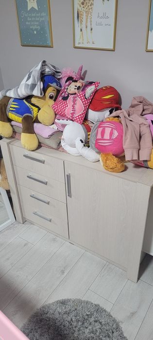 Comoda cu 4 sertare si o usa!