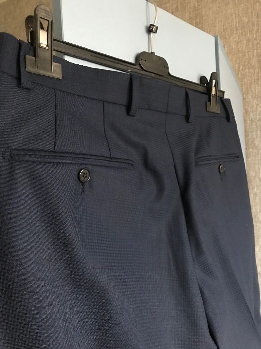 Официален костюм