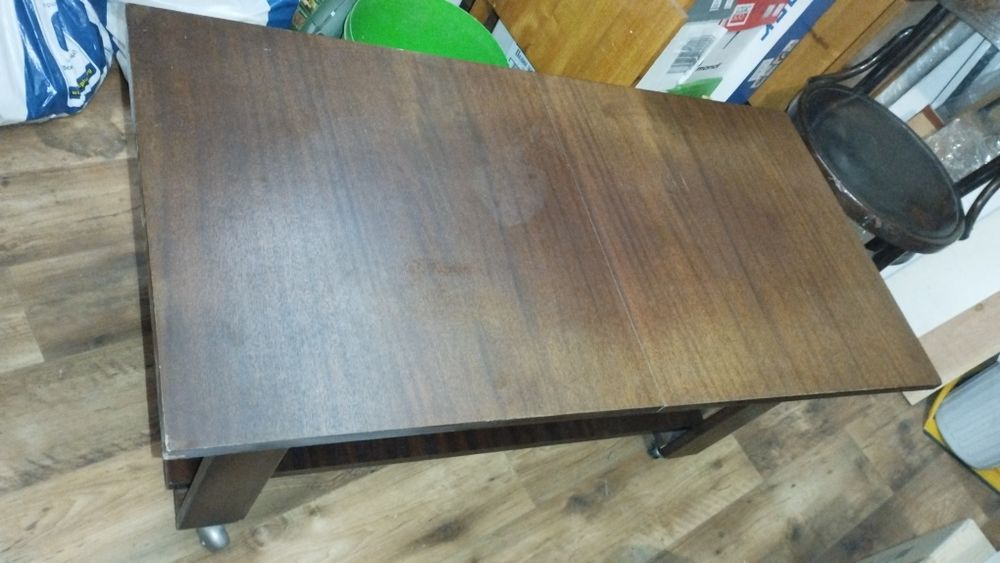 Холна маса с колелца