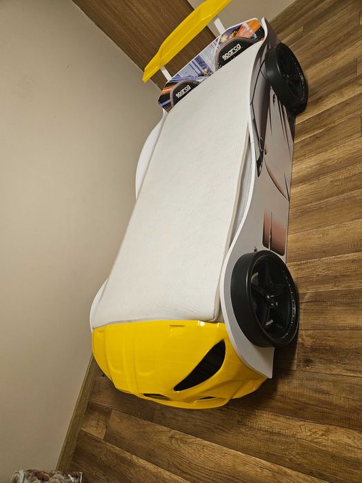 Детско легло кола жълто