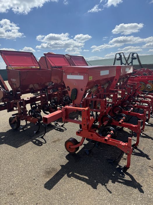 Prășitori 6 rânduri cu fertilizare(Gaspardo+Massey Ferguson)
