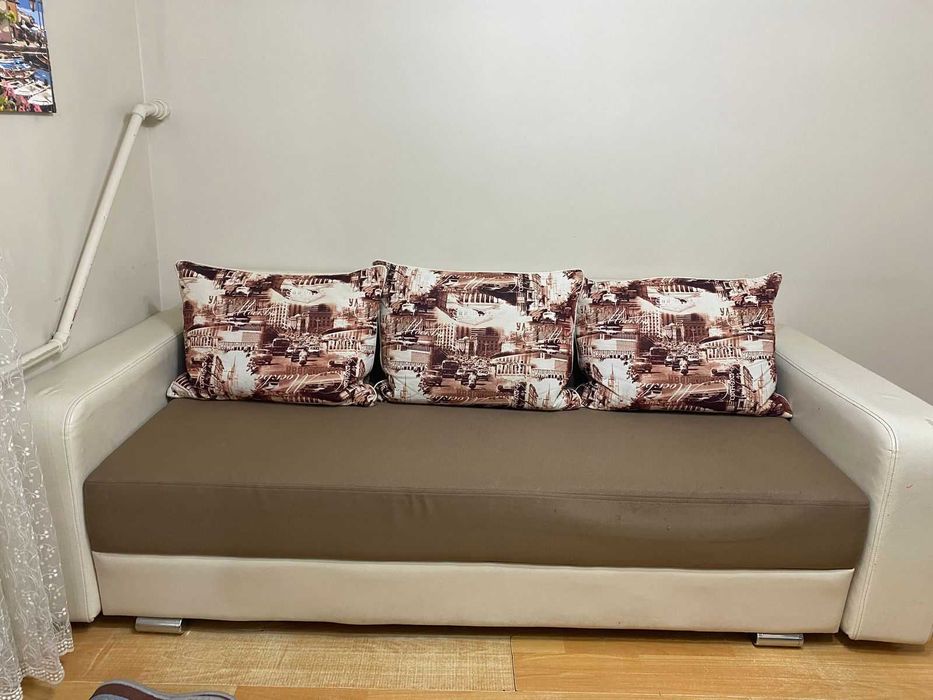 Продается диван двухместный