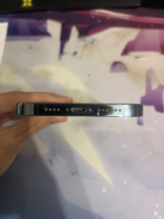 vand iPhone 12 pro max