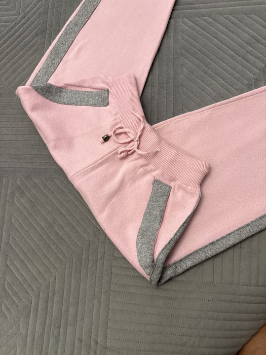 Продам прогулочный костюм