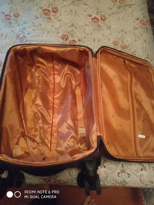 Продается чемодан ручная кладь