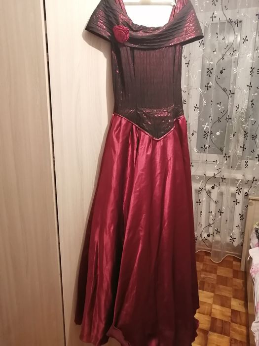 Продаю вечерние платья