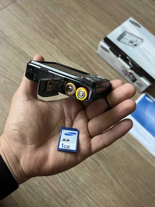 Aparat foto digital camera Samsung, printeaza data/ora statii itp