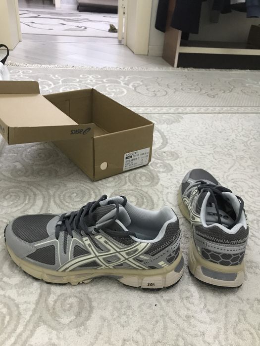 Кроссовки asics