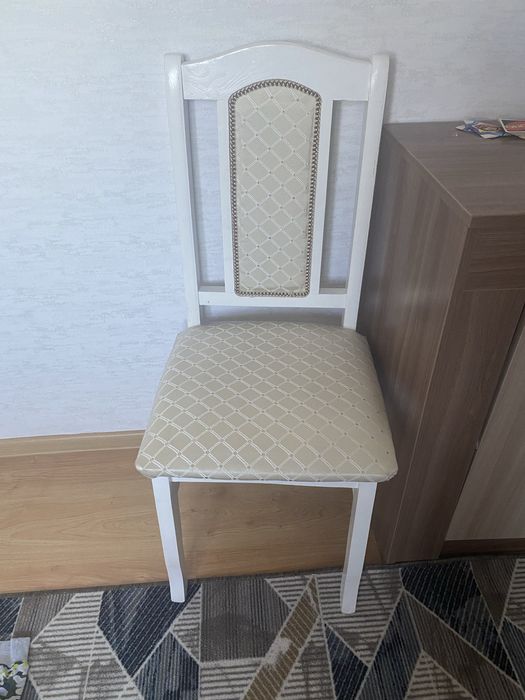 Срочно стол со стульями