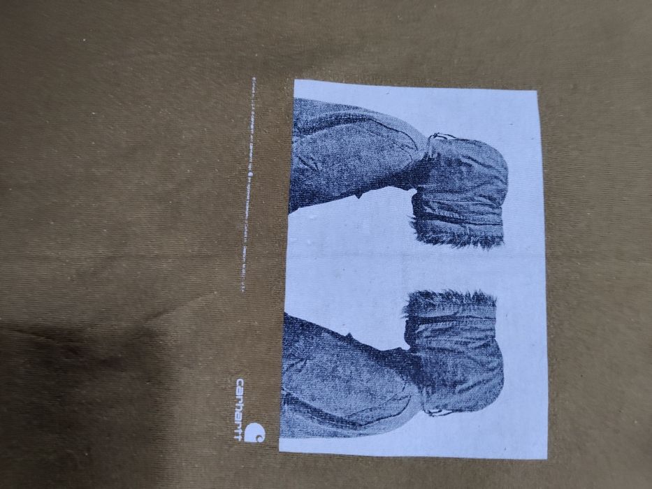 Продавам две тениски Carhartt.