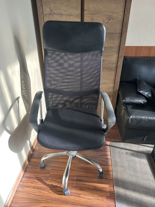 Прекрасен офис стол