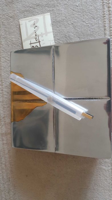 Биметални поставка за вино и настолен часовник от Art 3 Design