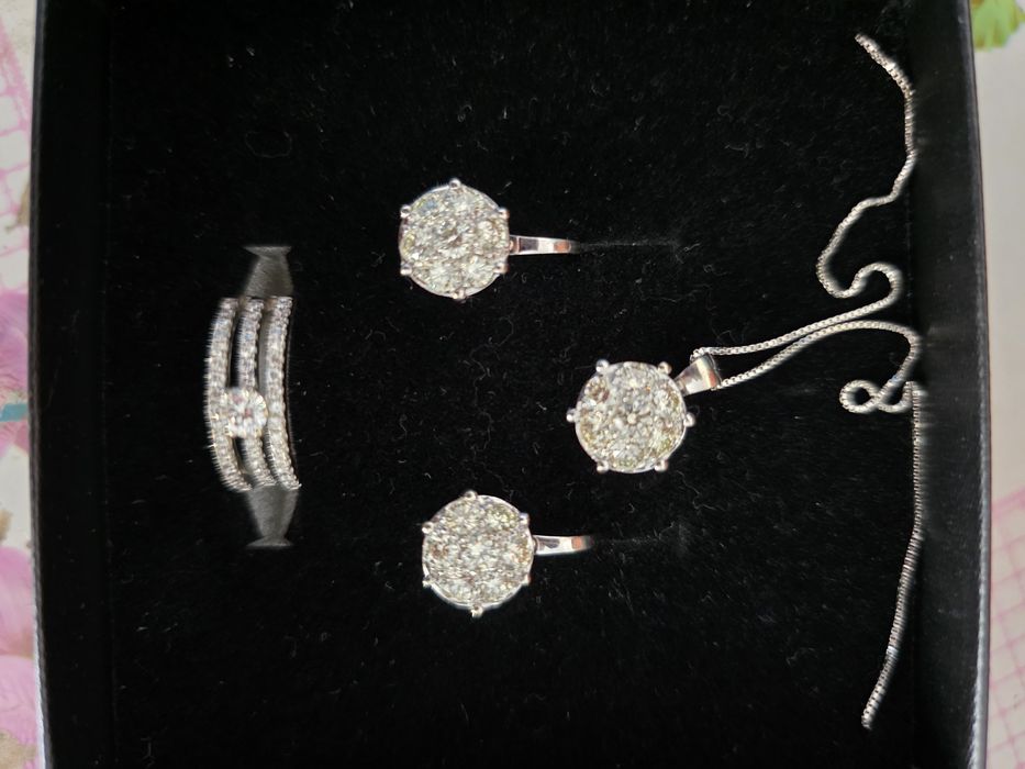 Set inel  cercei pandant aur alb 18k  cu diamante