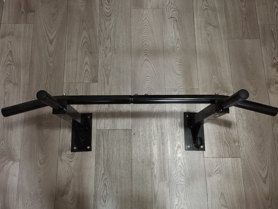 Турник настенный