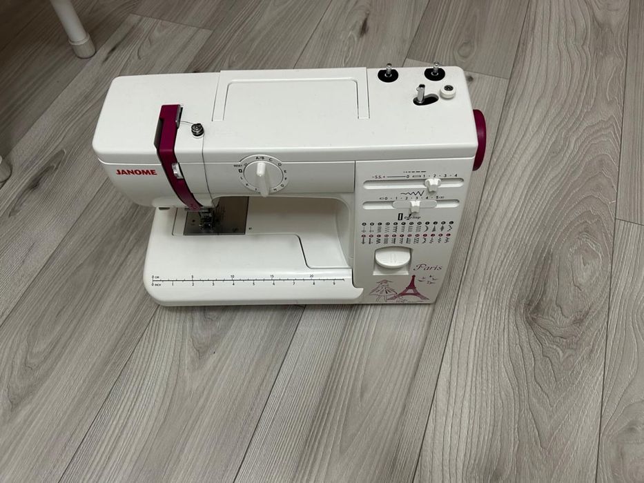 Продам швейную машинку