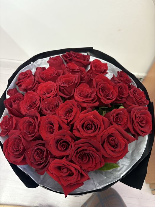 красный роза 33шт