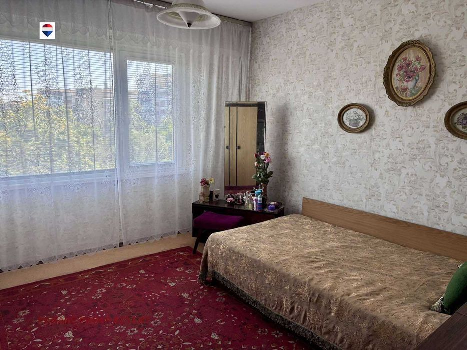 Четиристаен апартамент за продажба кв. Чародейка Юг
