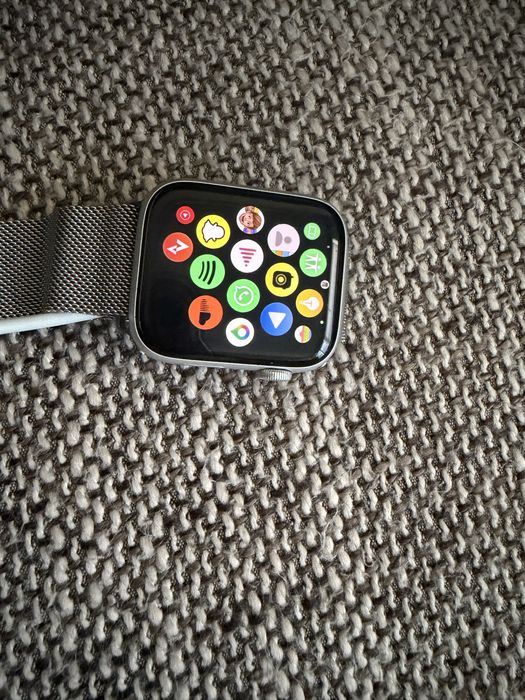 Продавам Apple watch se 44mm