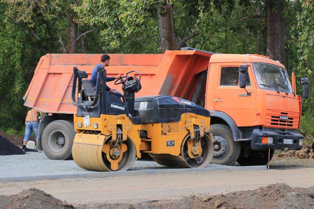 на складе ! Двух барабанный вибрационный  каток 4 тоник  XMR403   XCMG