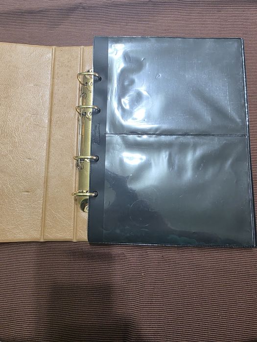 Vând albume pentru bancnote