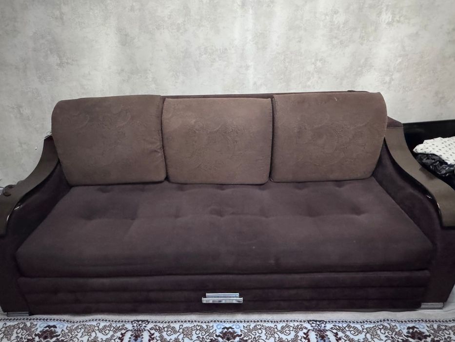 Продам раздвижной диван в зал