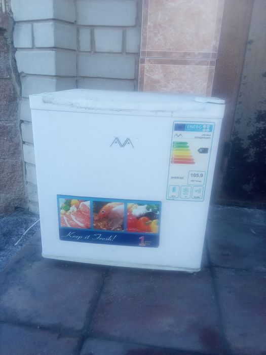 Минихолодильник б/у в хорошем состоянии