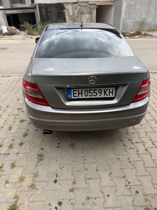 Автомобил Мерцедес Ц 220