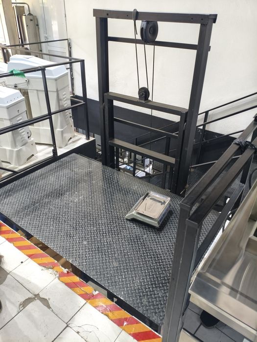 Gruzavoy lift Metal konstruksiya .